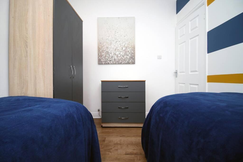 Holiday House For 7 Guests, Free Wi-Fi & Self Check-In Explore Newport别墅 外观 照片