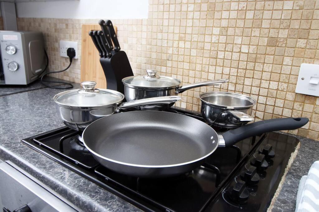 Holiday House For 7 Guests, Free Wi-Fi & Self Check-In Explore Newport别墅 外观 照片