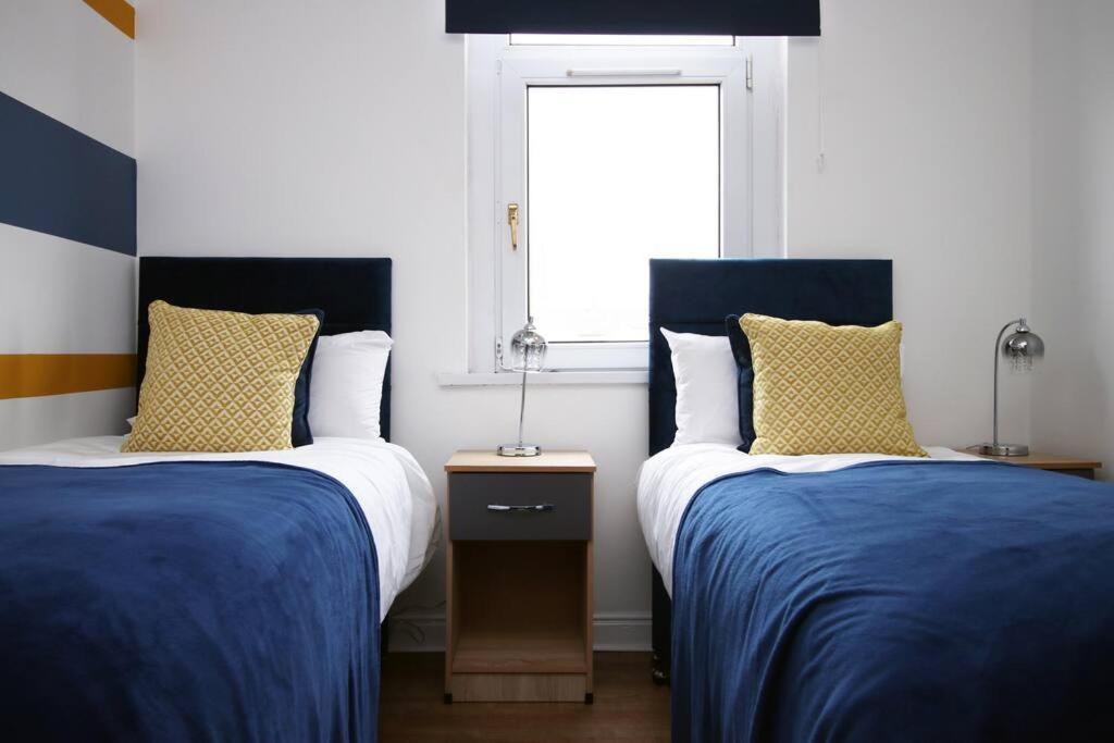 Holiday House For 7 Guests, Free Wi-Fi & Self Check-In Explore Newport别墅 外观 照片