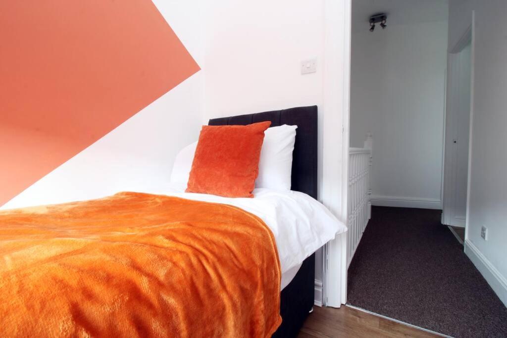 Holiday House For 7 Guests, Free Wi-Fi & Self Check-In Explore Newport别墅 外观 照片