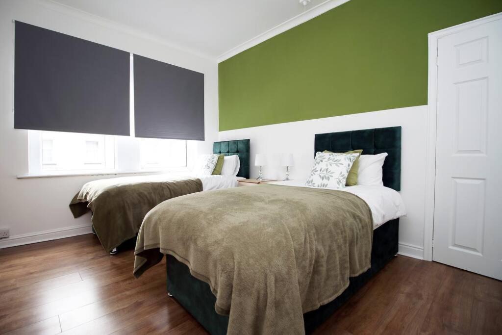Holiday House For 7 Guests, Free Wi-Fi & Self Check-In Explore Newport别墅 外观 照片