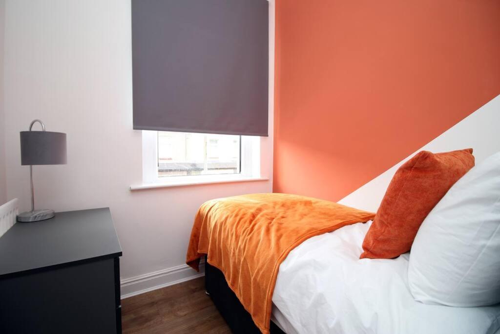 Holiday House For 7 Guests, Free Wi-Fi & Self Check-In Explore Newport别墅 外观 照片