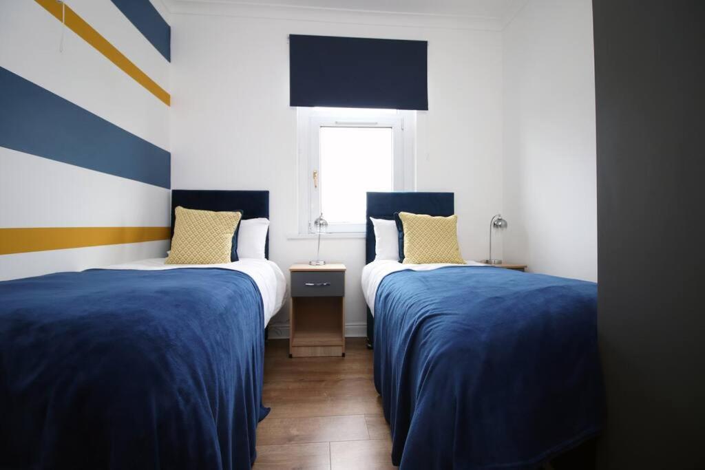 Holiday House For 7 Guests, Free Wi-Fi & Self Check-In Explore Newport别墅 外观 照片